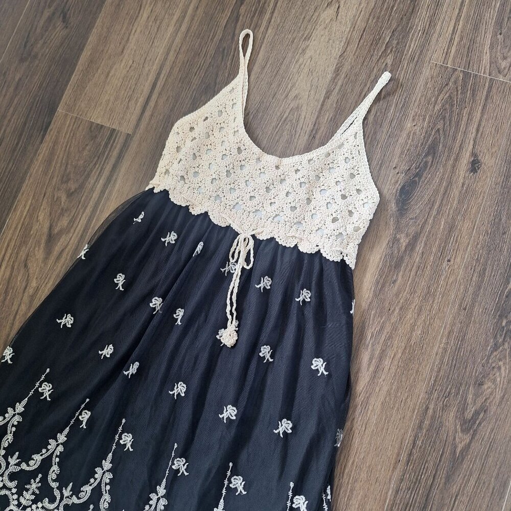 💙 Rebellion Y2K Babydoll Crochet Embroidered Dress Size M/L Cottage Vintage Rom - Picture 3 of 8